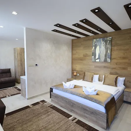 Madison Lux Bed & Breakfast
