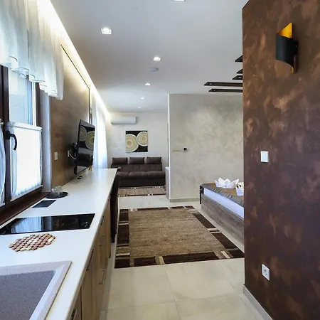 Madison Lux Bed & Breakfast 4*