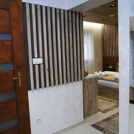 Madison Lux Bed & Breakfast 4*