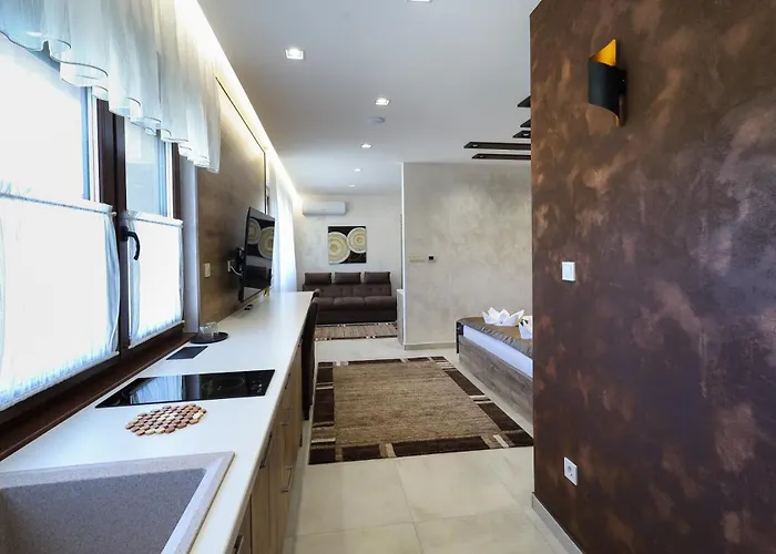 Madison Lux Bed & Breakfast 4*