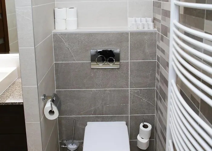 Madison Lux Bed & Breakfast 4*